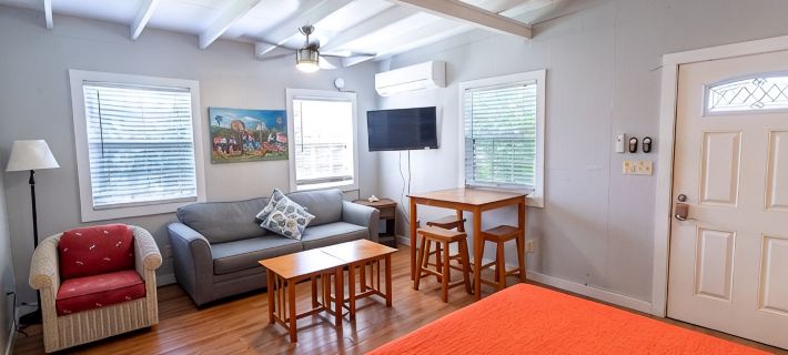 Treehouse Cottage at Cane Bay — walk to beach! Hotels in Northcentral