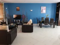 Flic En Flac: Luxury apartment with sea view/pool/ free wifi/ duly licensed - 2-Star