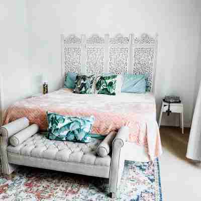 Delaporte Point Near waterpark Private Beach! Rooms