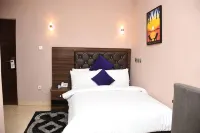 Joyrich Hotel - parking