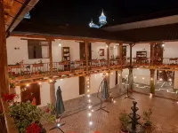 Casona Tobar Hotel - Hotel Escuela Hotels near Viewpoint El Panecillo