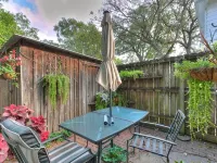 House of Funk - A Cozy & Eclectic Retreat in Des Moines’s Drake Neighborhood - บังกะโล