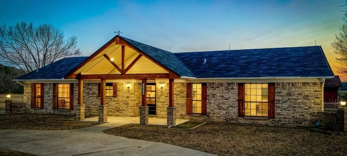 Your family home away from home! Hotele w: Pike County