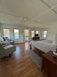 Cozy 3bd/3bth on Thornapple Lake, close to boat launch, shopping, restaurants! - 4-Star