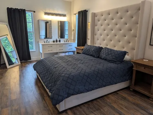 Upscale 2 Bed/2.5 Bath w/Lighted Pickleball Court&Fiber Internet Near the Dragon - 4성급