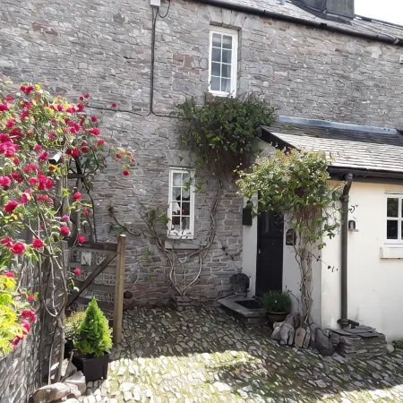 Cosy & homely cottage 1m from Brixham-Tucked away from the hustle and bustle .