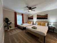 5 Bedroom Expansive Haven with Hot tub, Pool Table, Arcade & Outside Playset - 4-Star