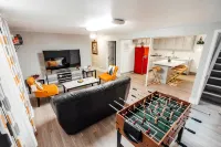 Cozy 5-Bedroom Home in Aurora!Perfect blend of comfort & convenience - 4-Star