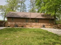 Peaceful Lake House Cabin 1, Kayaks Provided Free, Direct Water Access! - Homestays