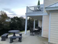 5 Bedroom, 4-1/2 Bath house sleeps 15. Beach access gated community in Surfside! - 피트니스 시설