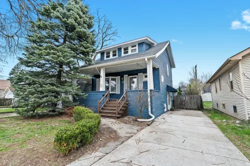 Royal Blue Haven ~ Walk Downtown Royal Oak, Game Room, Jetted Tub, Clean + Cozy - Homestays