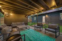 5BR/3BA walking distance to UNT with covered patio - 4-Star