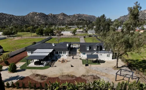 Rainbow Canyon Retreat:  Hot Tub, Fire Pit, Games Room - Sleeps 16+ - Wifi
