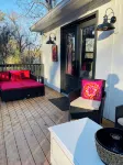 LoveJones Bungalow-Luxury decor, Large deck & backyard, Office, 2 fireplaces - Bungalow