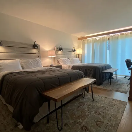 Agate Bay Cottage 2 Bed 2 Bath. Watch the ore boats in comfort.
