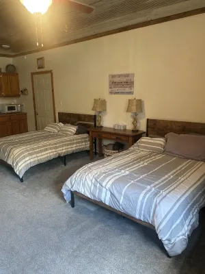 Water front Lake of the Ozarks Studio Apartment - Wifi