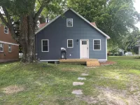 Cozy home, short walk to Crystal Lake - 4-Star