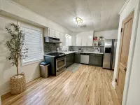 The Velvet Crush Cottage located in the heart of Monroe - Boutique