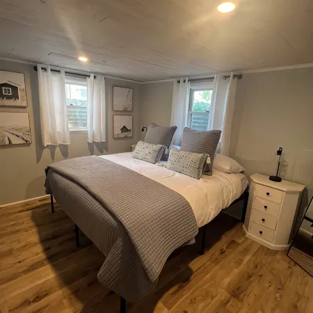Adorable beach house - 5 min walk to private beach