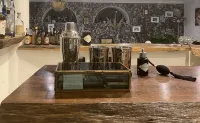 Black Market Hotel - bar