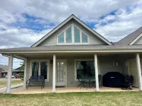 Golf Course Condo - Spacious 3 Bed, 3 Bath  Condo with Hot Tub, Sauna, & Pool - Gym