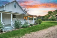 Luxury Round Top Farmhouse  / 6mil to The Square - 4-Star