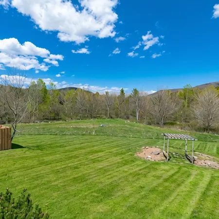 Dancing Horse Farm in Windham: Spectacular 9 Bedroom Home, 30 Acres, Ski Lodge