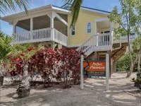 Perfect Placement, A beautiful beachfront home - Pools
