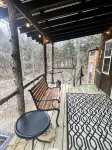 Off Grid tiny cabin on riverfront property - Hytter