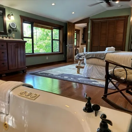 Cozy 2-bedroom cabin in beautiful Blairsville with AC, WiFi