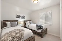 Comfy “Idahome” just minutes from downtown Eagle. A perfect 3BR family gem! - Wifi