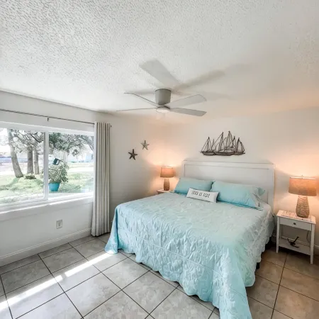 Walk to Historic Downtown, Beach and Amphitheater Nearby