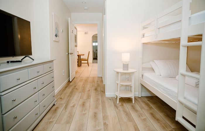 Spacious home 7 minutes away from the beach!