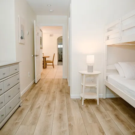 Spacious home 7 minutes away from the beach!