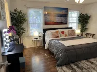 THE UPTOWN BUNGALOW-COVERED PARKING-Walkable Historic Neighborhood-PET FRIENDLY! - Bungalows