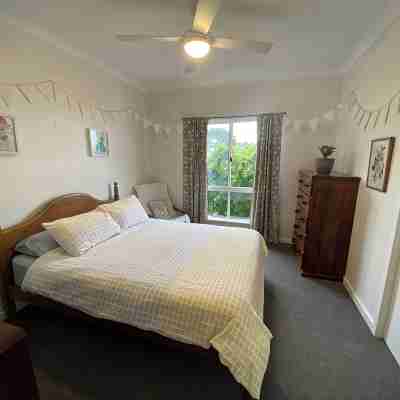 A family friendly house with breath-taking sea views in a great location. Rooms