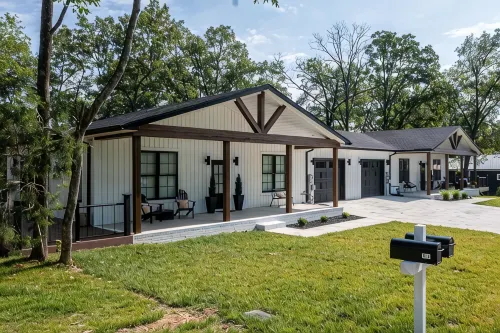 Captains Quarters- located within walking distance to local marina - 4-Star
