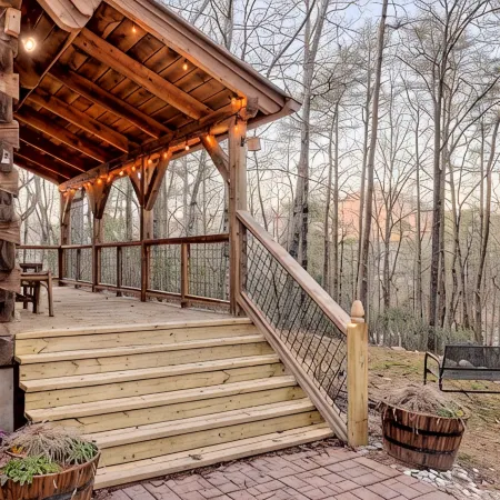 Private, Guest Favorite Cabin, Fire Pit, Close to Hiking and Downtown Clayton!