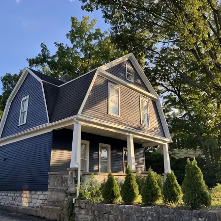 Carillon Cottage - Modern Comfort & Vintage Design