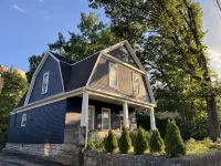 Carillon Cottage - Modern Comfort & Vintage Design - Homestays