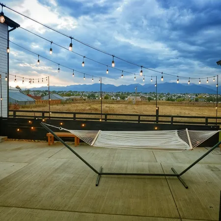♥︎Romantic Retreat♥︎Boutique Apt/Hot tub/Fire Pit Hotels in Fountain