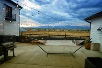 ♥︎Romantic Retreat♥︎Boutique Apt/Hot tub/Fire Pit - Wifi