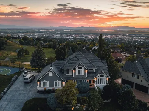 Sunset Views! Indoor Sport Court, Pool table, Golf Course, 12 min to downtown - Homestay