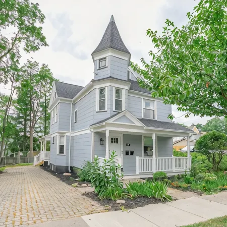 Fresh Modern Apartment - Walking Distance to U of R/Strong Hospital