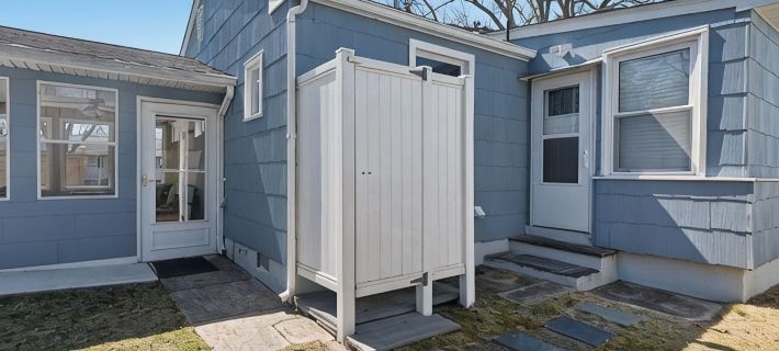Cape Mindy HOT TUB Sleeps 8, Dog & EV Friendly, Outdoor Shower Hotels in Lower Township