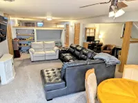 Spacious home with game room - Close to everything! - Badekar