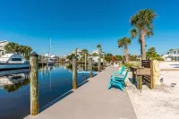 Beautiful Beach Home- 3 min walk to beach-Boat dock in back yard & private pool - 3 estrellas