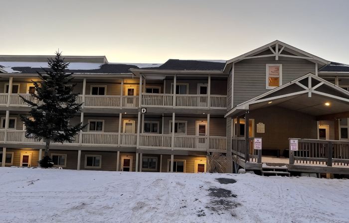 Newly Renovated 3BR/2BA Condo: Great Location with Stunning Mountain Views!