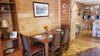 Secluded Cabin w/ HOT TUB, Woodburning Stove, VIEW on PRIVATE 2 acres - 발코니