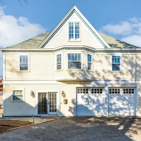 Historic Carriage House Next to Brown/RISD with Free Parking!